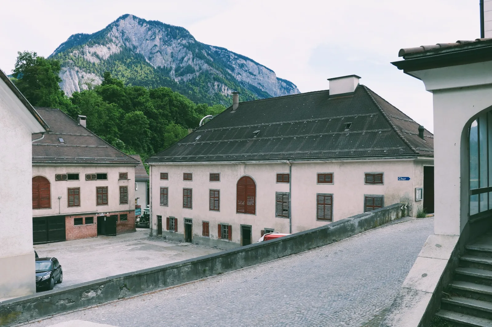Neues Leben hinter alten Mauern vonsurerprogetto.ch GmbH